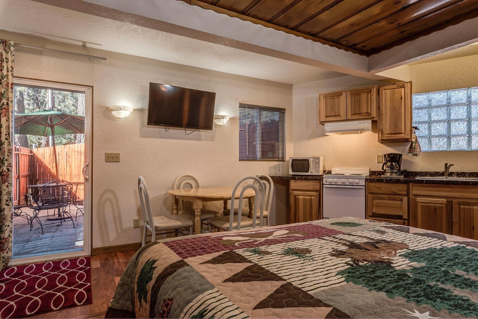 Doc'S Cottages South Lake Tahoe Стейтлайн Экстерьер фото