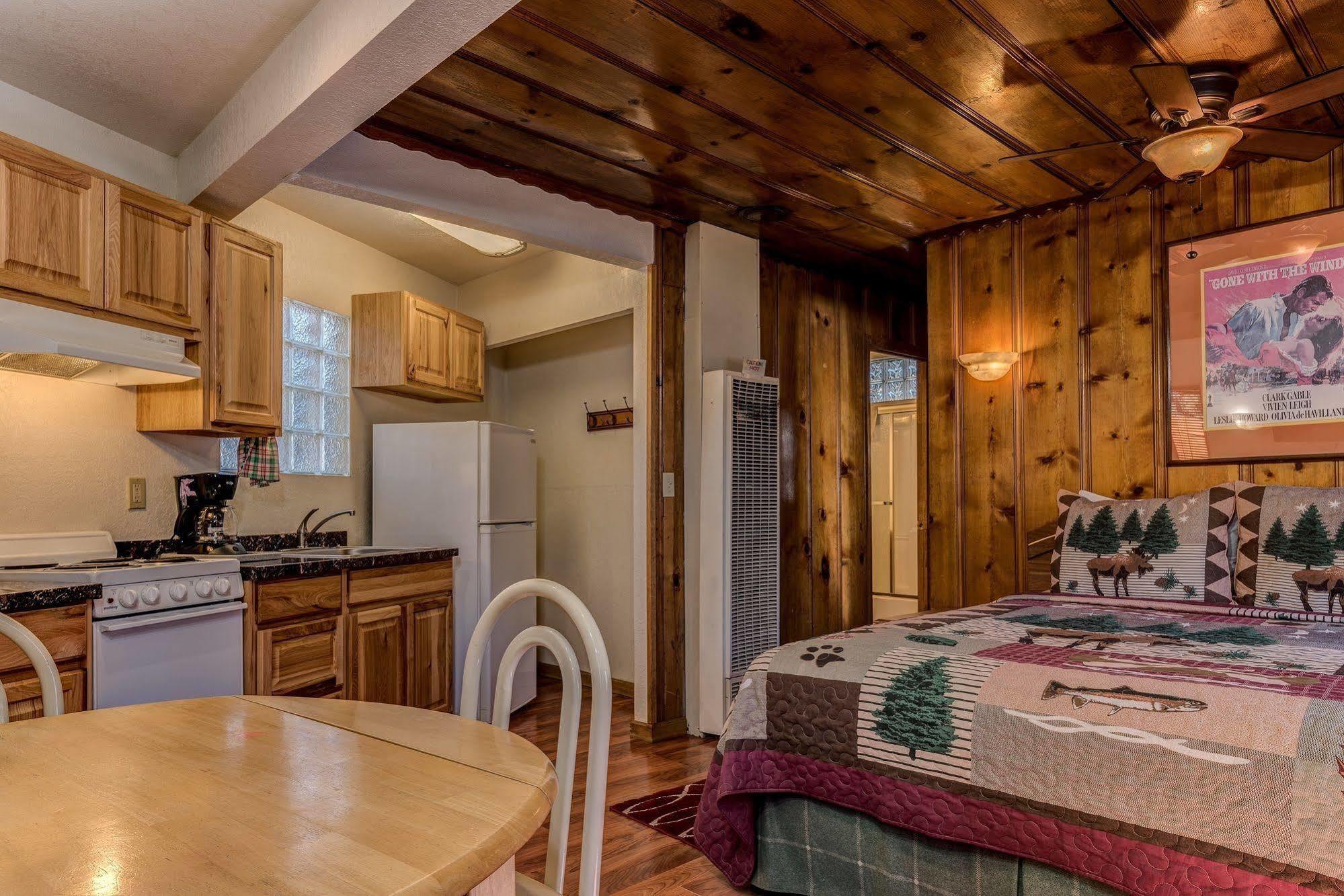 Doc'S Cottages South Lake Tahoe Стейтлайн Экстерьер фото