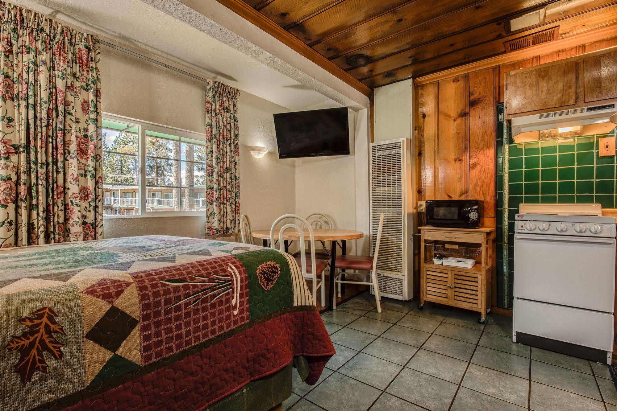 Doc'S Cottages South Lake Tahoe Стейтлайн Экстерьер фото